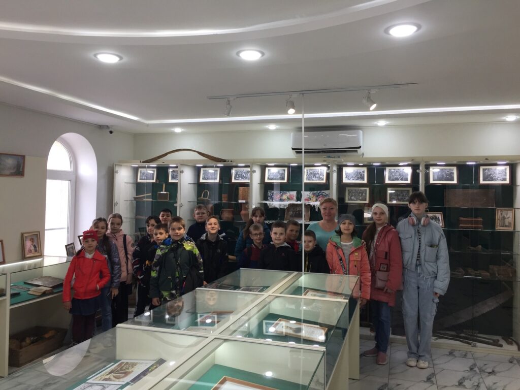 Ученики СОШ №13 Армавира посетили с экскурсией Духовно-просветительский центр "Мемориал Фортштадт"